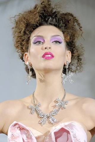 Κολιέ και σκουλαρίκια με λευκό χρυσό και διαμάντια από τον Dior