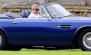 Ο πρίγκιπας Κάρολος με την Aston Martin